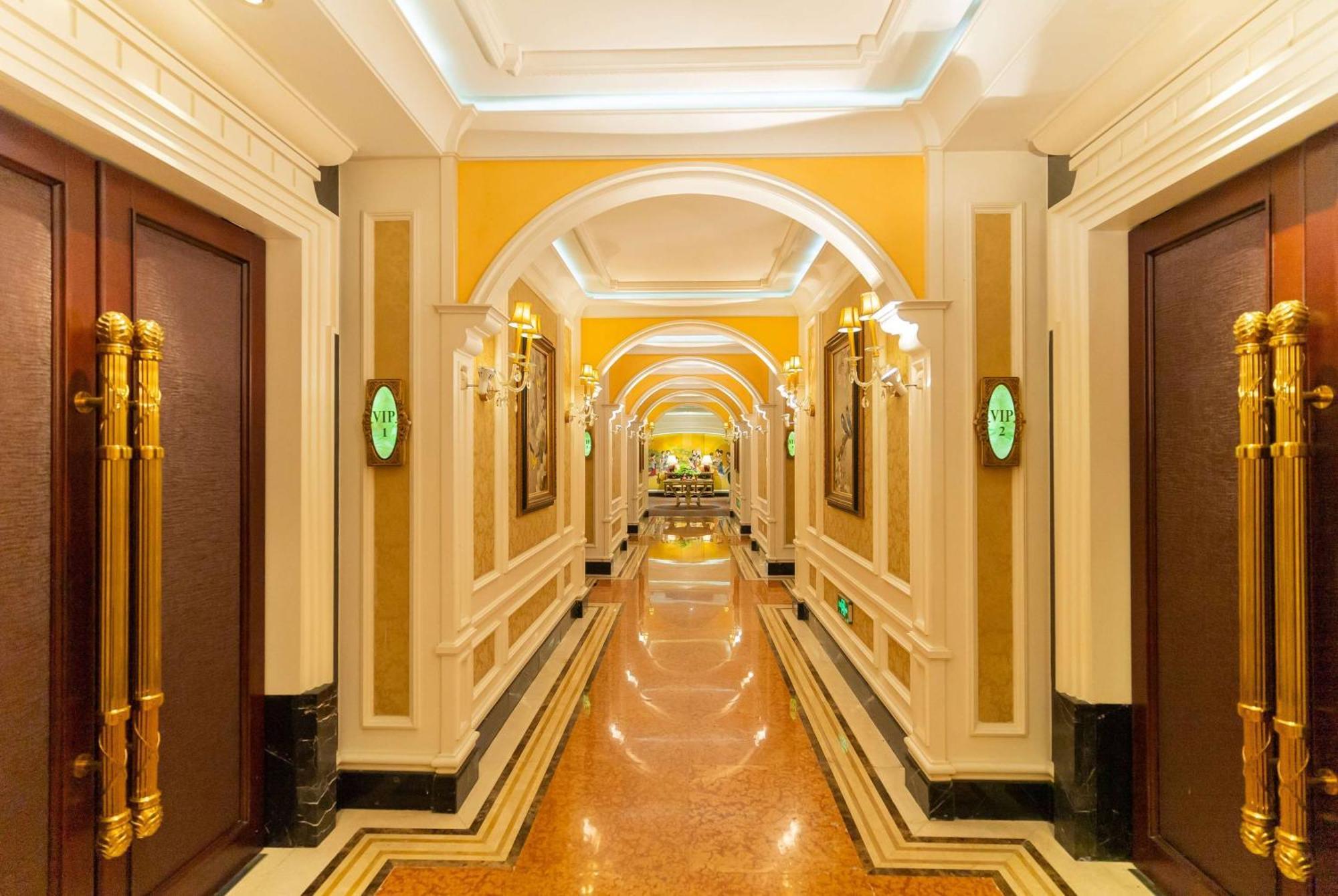 Ramada Plaza Optics Valley Hotel Vuhan Kültér fotó