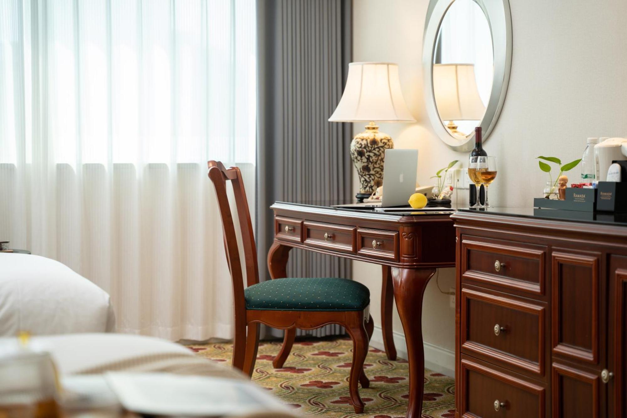 Ramada Plaza Optics Valley Hotel Vuhan Kültér fotó