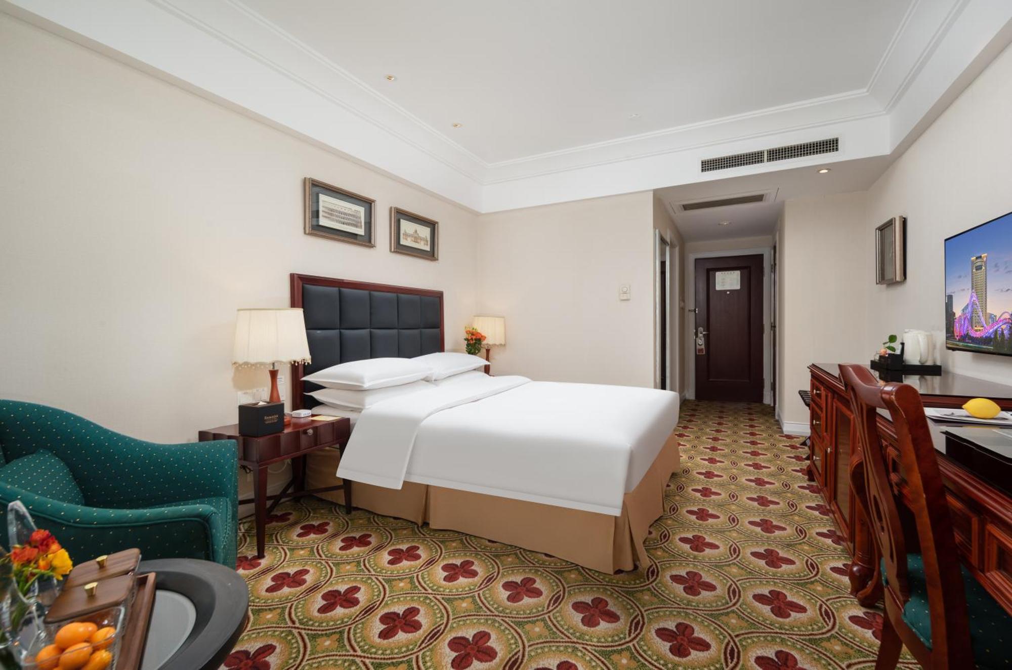 Ramada Plaza Optics Valley Hotel Vuhan Kültér fotó