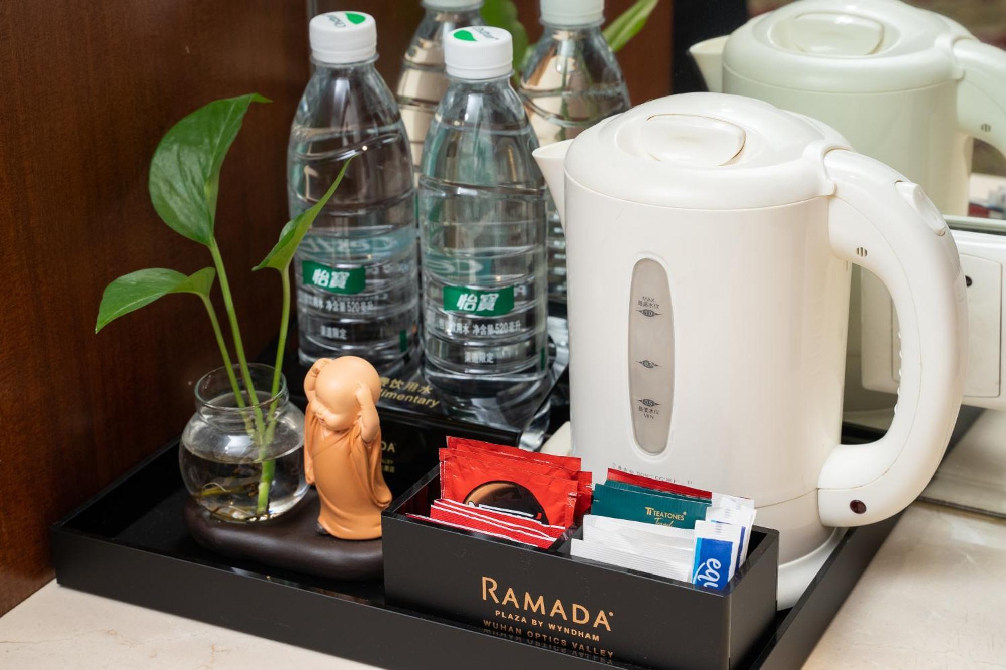 Ramada Plaza Optics Valley Hotel Vuhan Kültér fotó