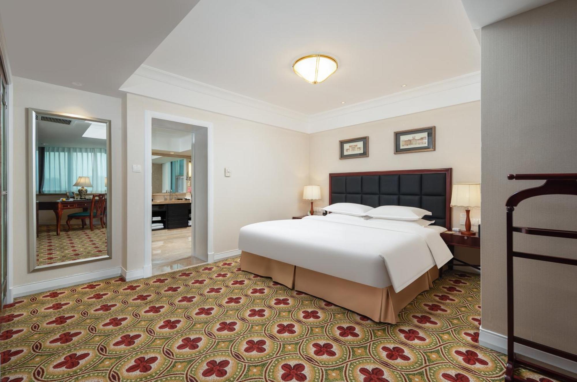Ramada Plaza Optics Valley Hotel Vuhan Kültér fotó