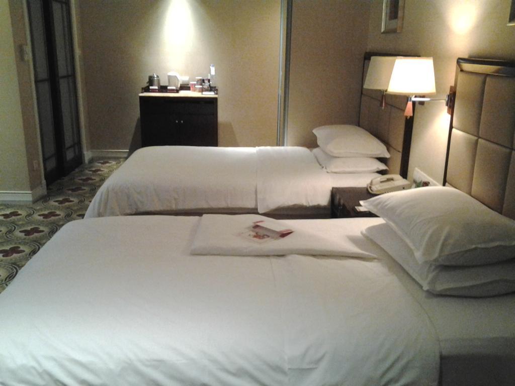 Ramada Plaza Optics Valley Hotel Vuhan Kültér fotó